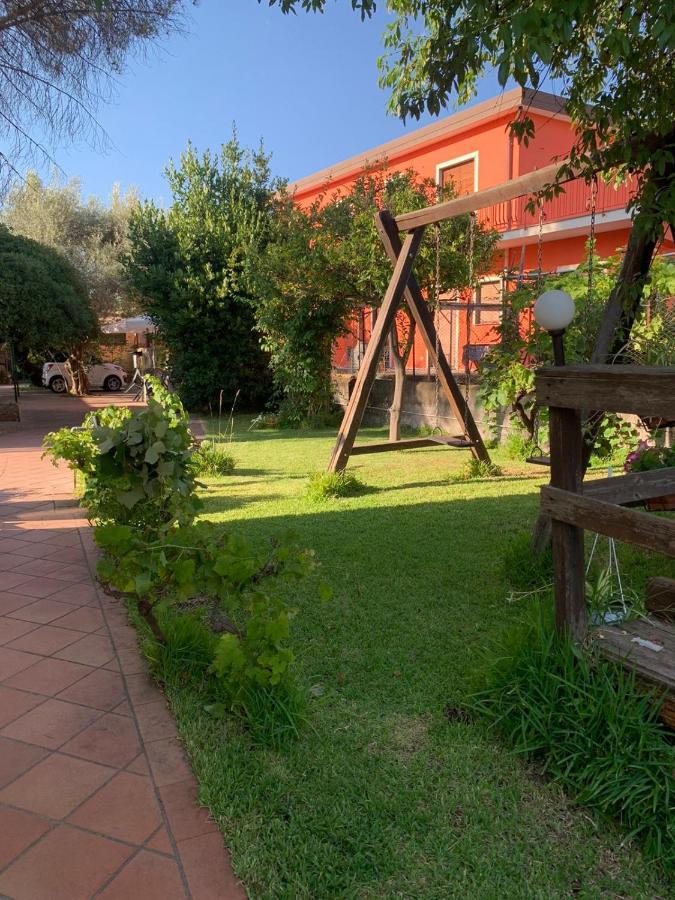 A Due Passi Da Bed & Breakfast Aci Sant'Antonio Bagian luar foto