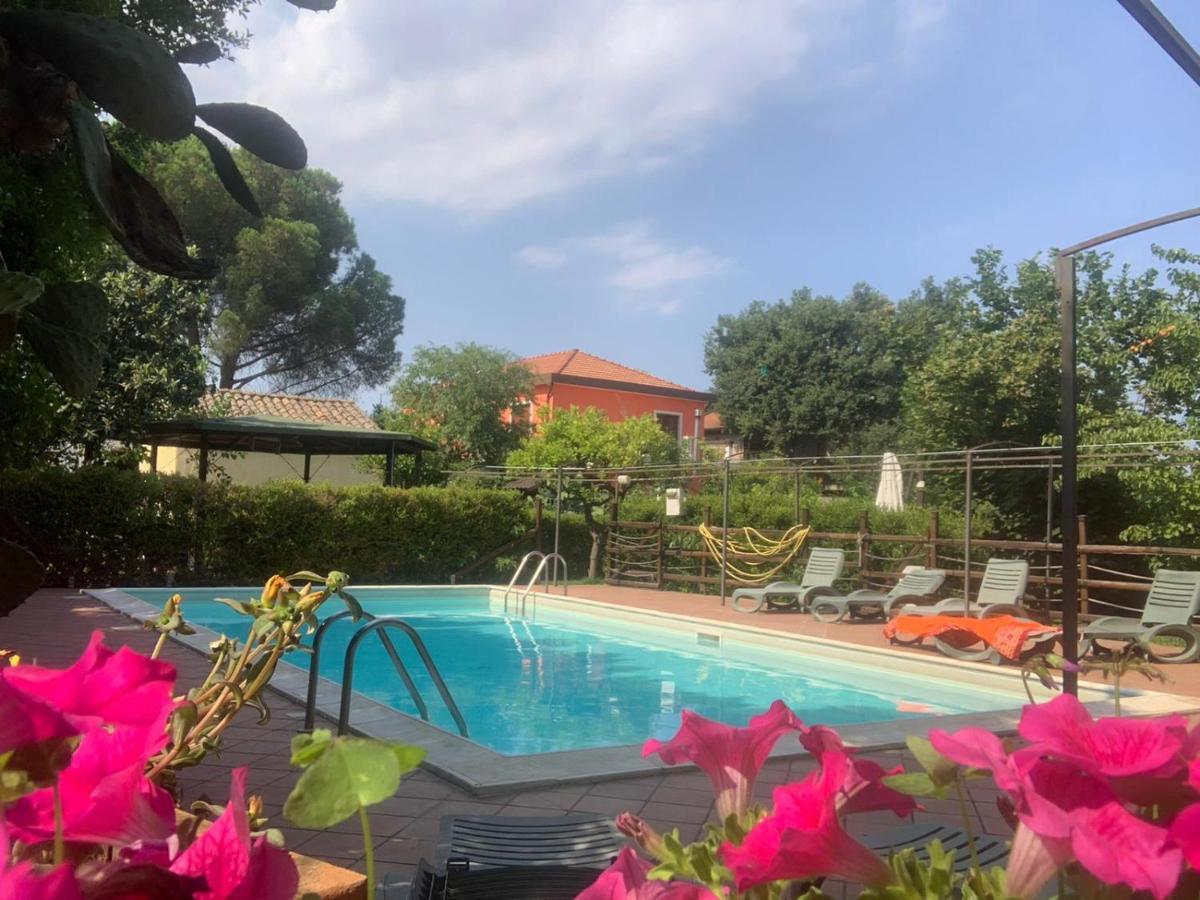 A Due Passi Da Bed & Breakfast Aci Sant'Antonio Bagian luar foto